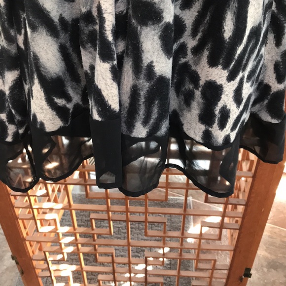 Dress Barn black and cream top with cowl neck and sheer bottom. Size L - Picture 3 of 7